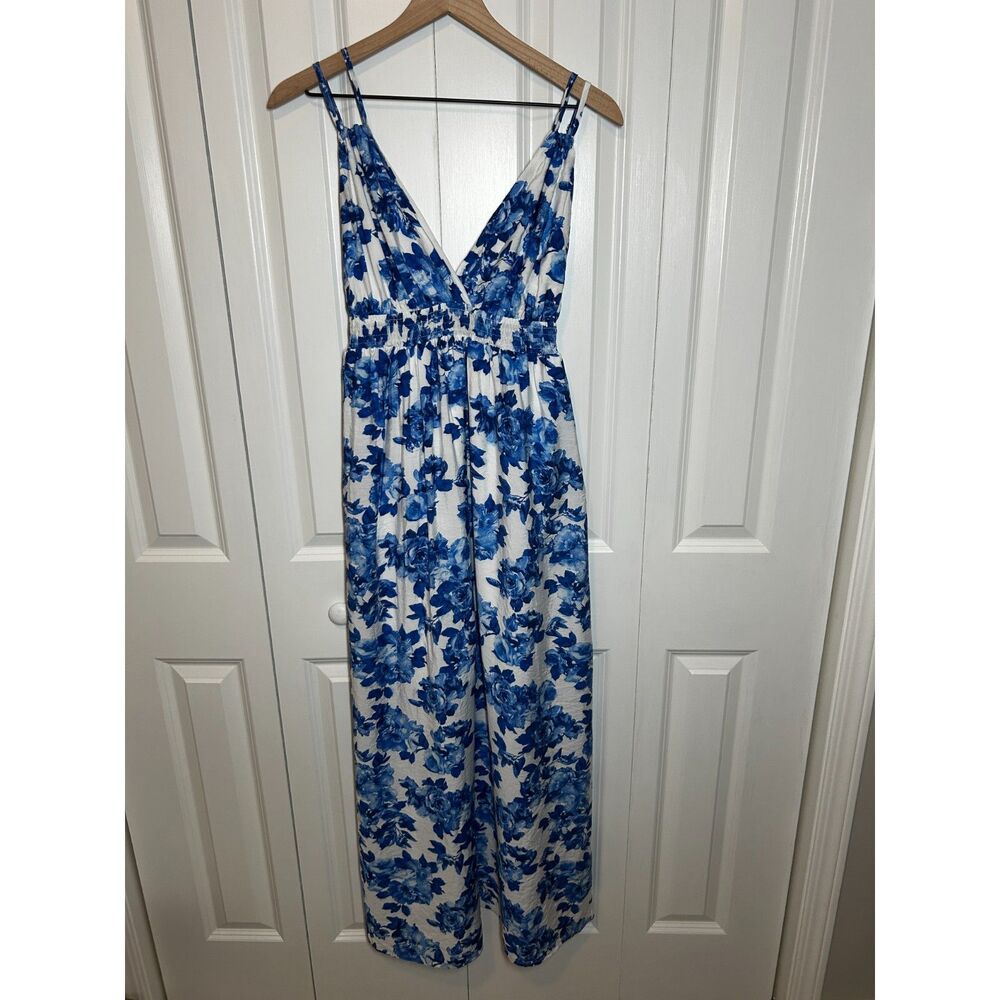 NWT Timing Blue White Floral V-Neck Smocked Maxi Dress Size M